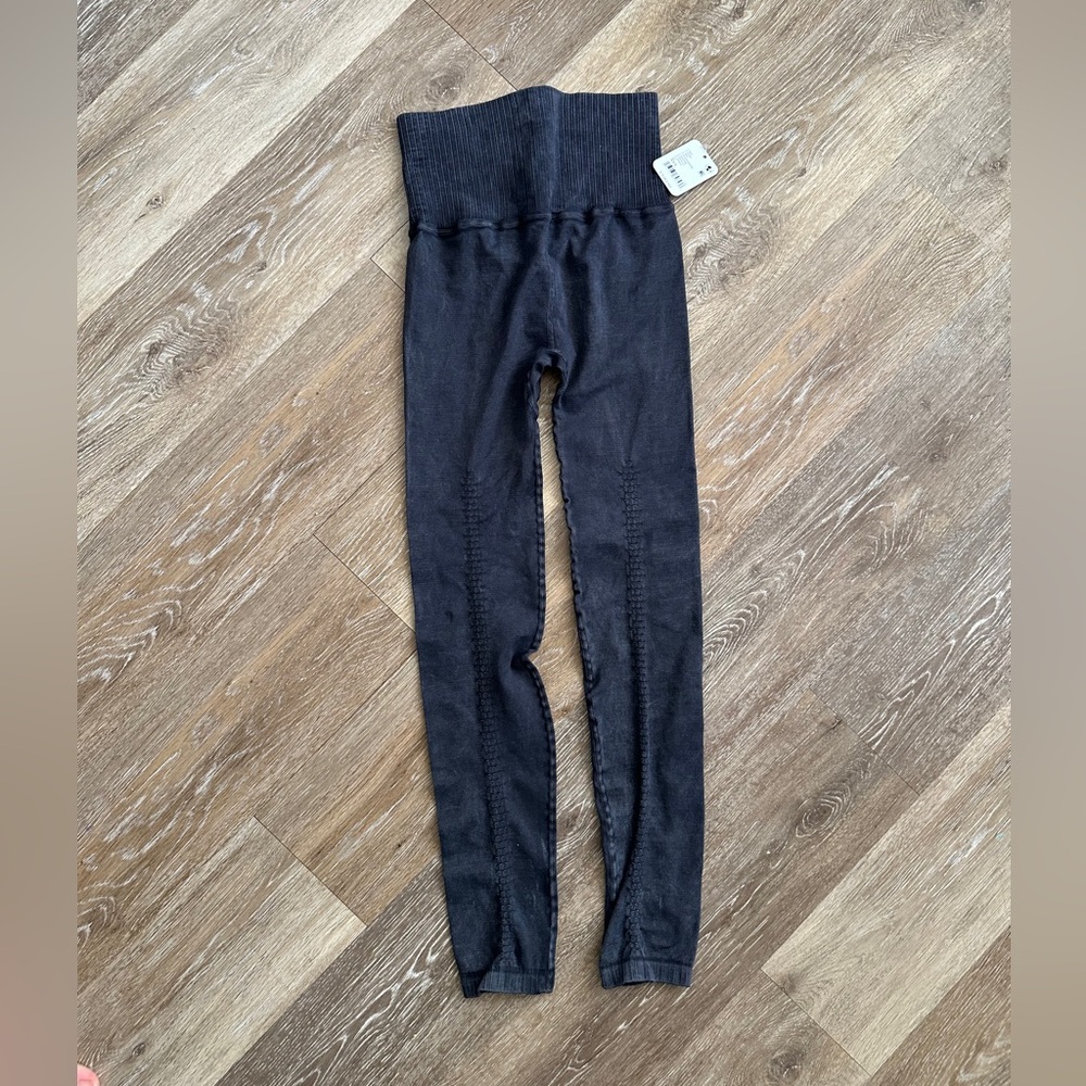 FP MOVEMENT NWT Washed Black Leggings Ribbed $78 SIZE TINY PETITE EXTRA SMALL - Picture 4 of 6